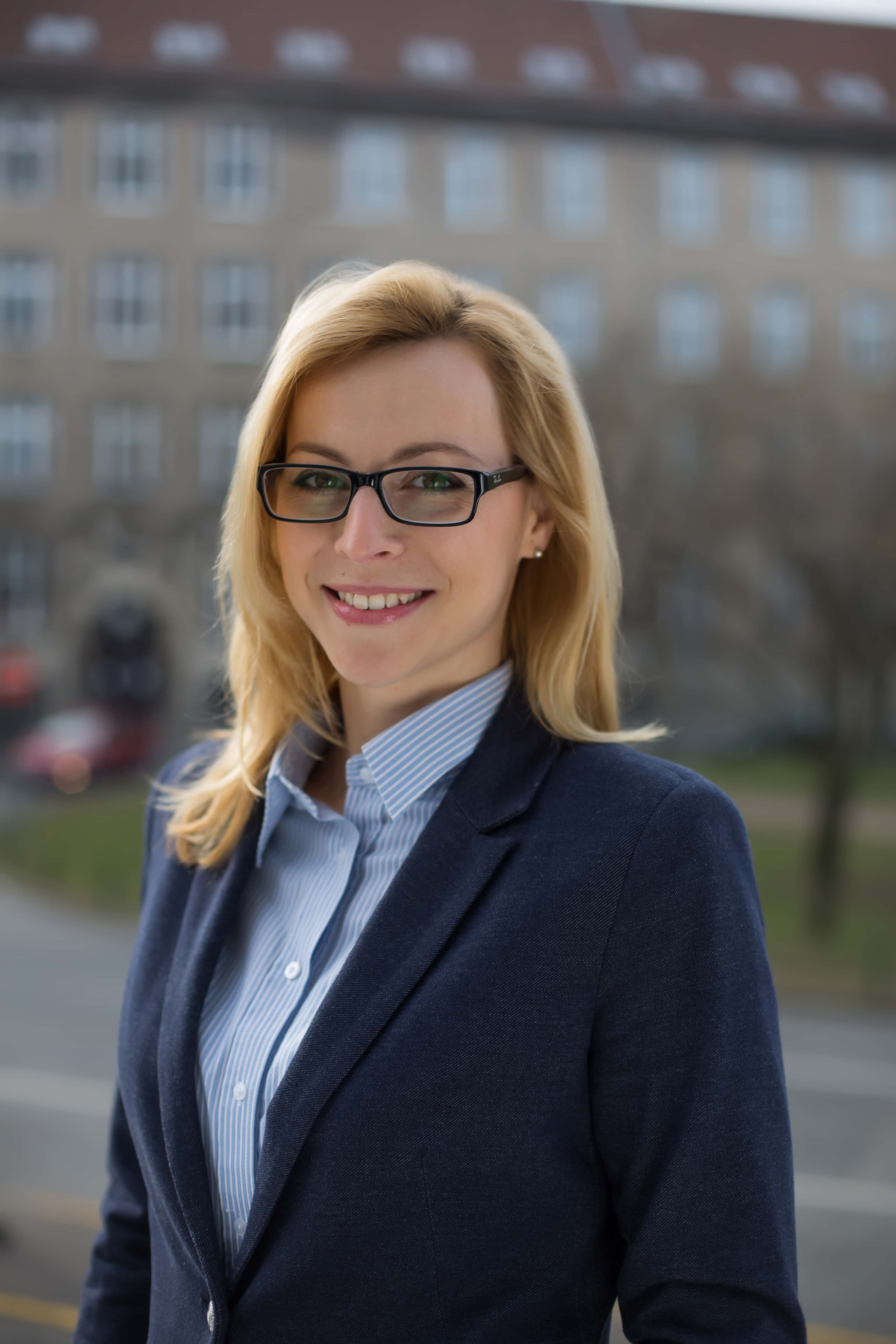 Dr. Tóth Eszter